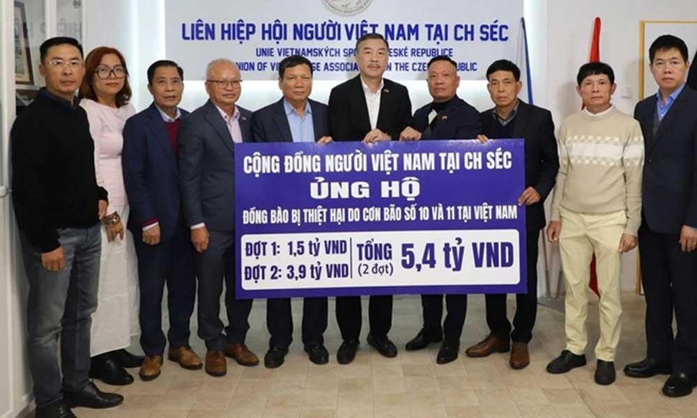 Vietnamese community in Czech Republic raises over 5 billion VND for storm victims